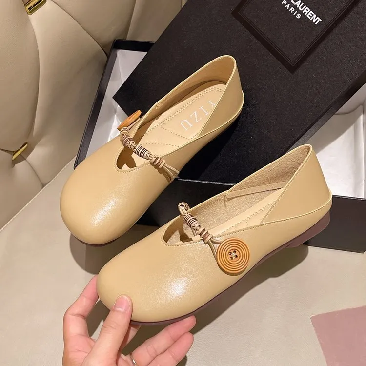 Flat heel simple leather shoes