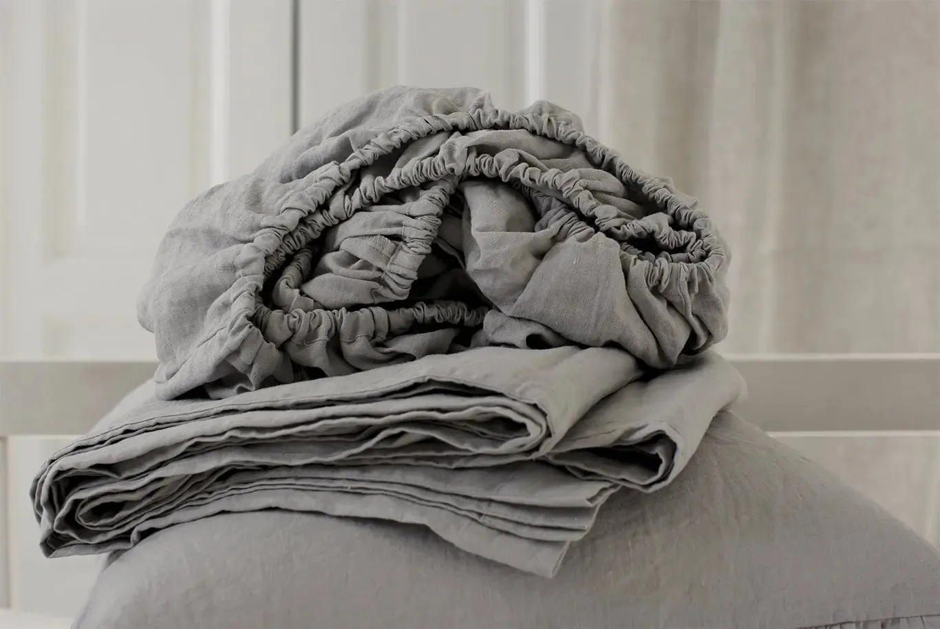 Linen Sheet Set with One Side Ruffled Pillowcases