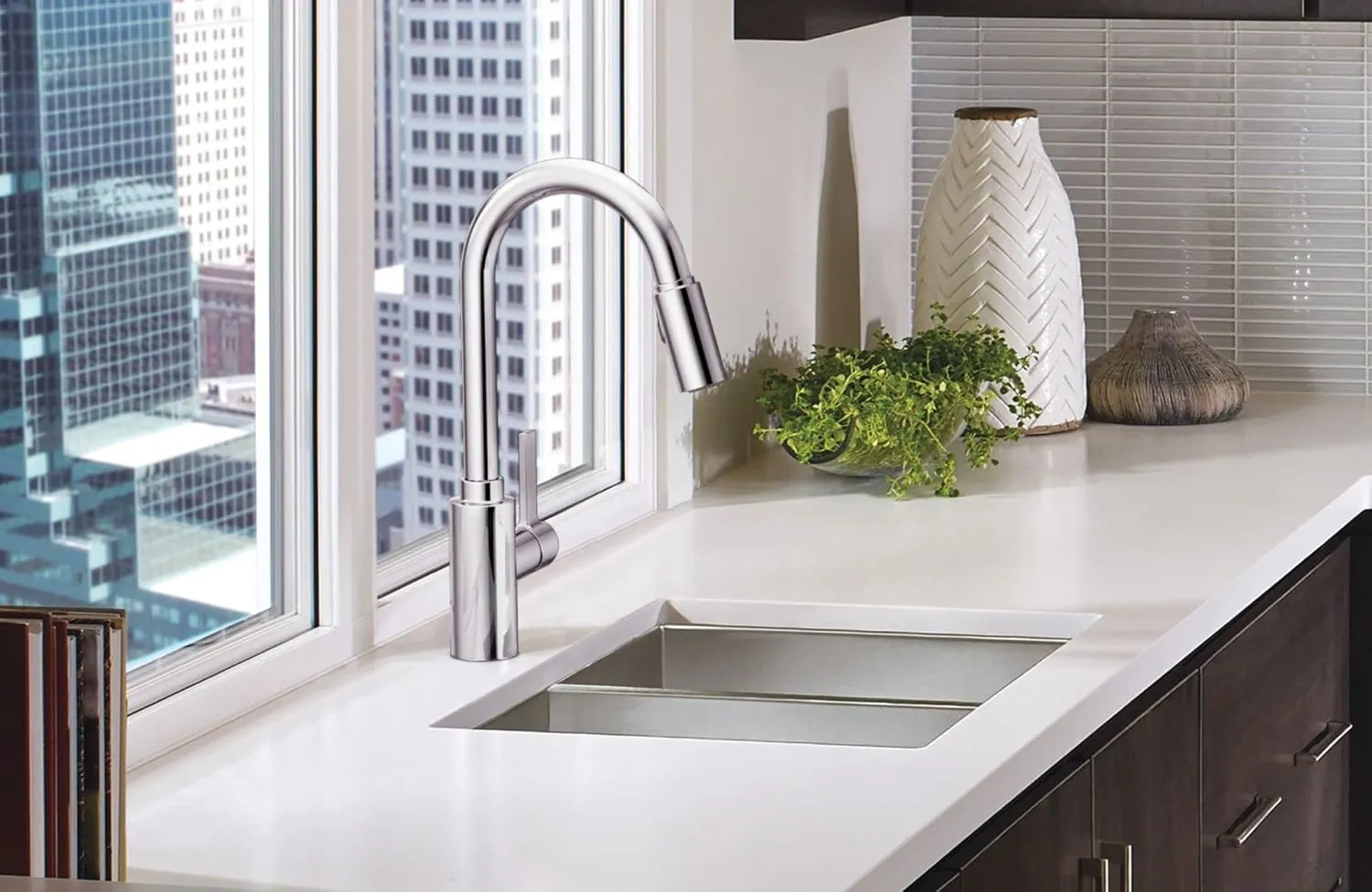 Moen Genta LX Chrome One-Handle Modern Kitchen Faucet with Pull Down Sprayer, Reflex Docking Head, Faucet for Kitchen Sink with Power Boost for a Faster Clean, 7882