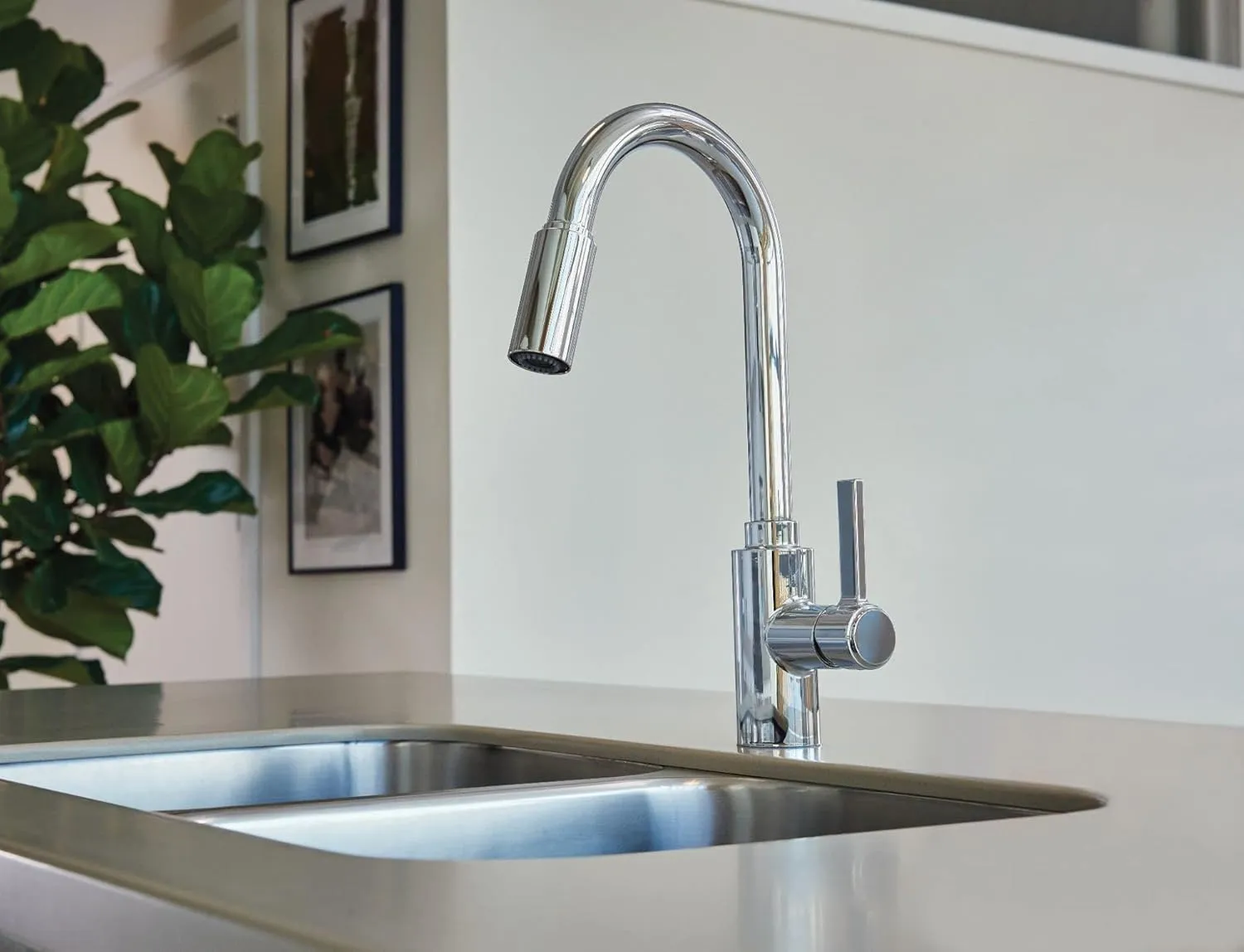 Moen Genta LX Chrome One-Handle Modern Kitchen Faucet with Pull Down Sprayer, Reflex Docking Head, Faucet for Kitchen Sink with Power Boost for a Faster Clean, 7882