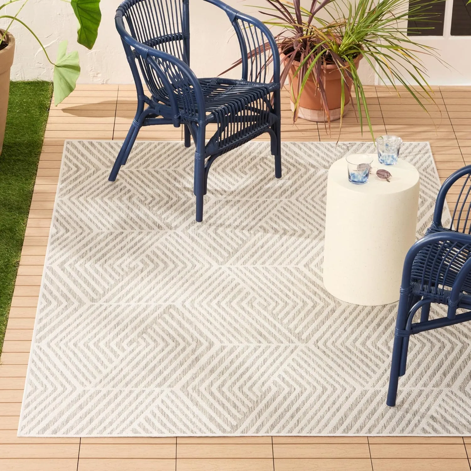 Nicole Miller New York Patio Country Ombre Geo Indoor Outdoor Area Rug, UV Fade Resistant, Low Pile, Grey/Cream, 5'2"x7'2"