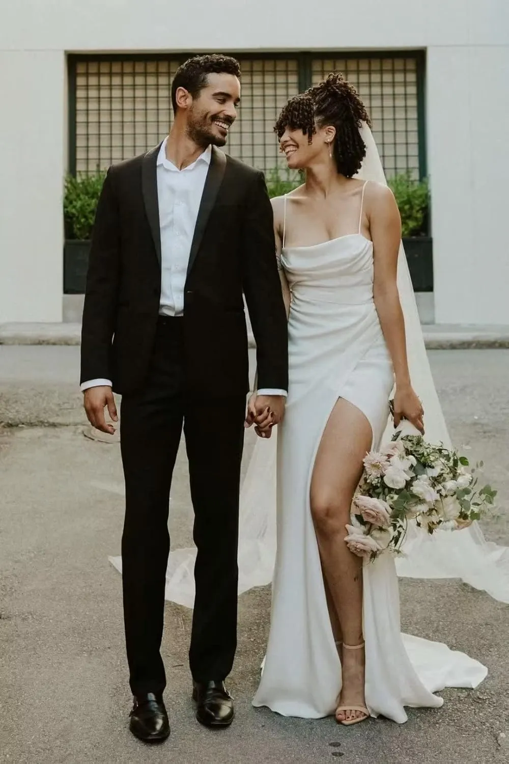 Simple Boho Wedding Dresses for Bride 2024 Mermaid Lace Spaghetti Straps V Neck Beach Bridal Gowns