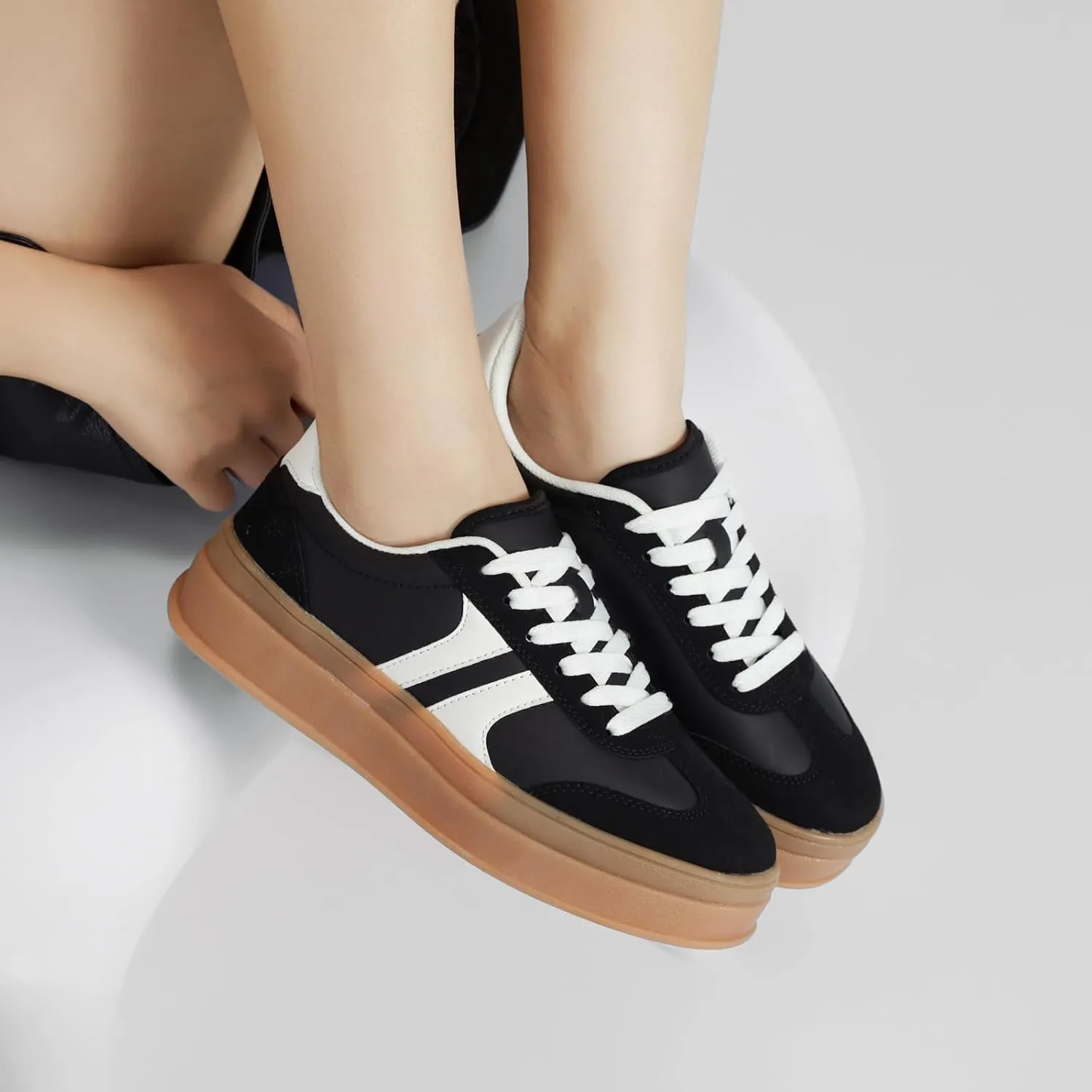Women's Thick Sole Retro Fashion Sneakers Classic Walking Shoes Thick Rubber Lace-Up Footwear Anti Slip Trainers